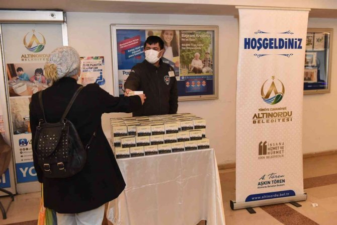 Altınordu’da Kandil Simidi İkramı