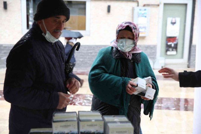 Altınordu’da Kandil Simidi İkramı
