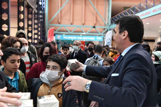 Başkan Dündar’dan Gençlere Kandil Simidi