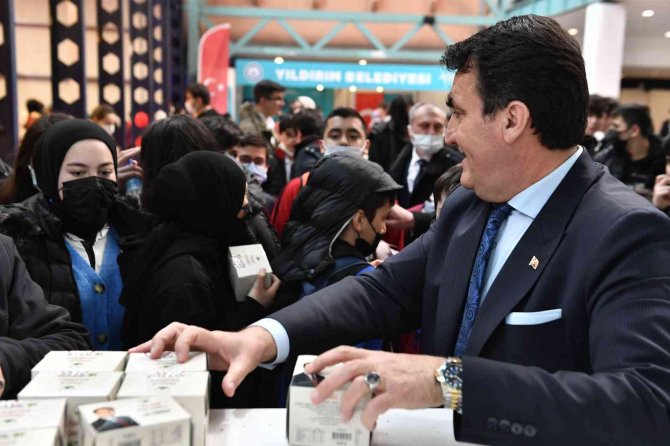 Başkan Dündar’dan Gençlere Kandil Simidi