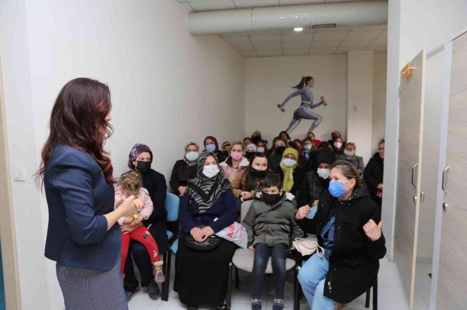 Doç. Dr. Atalay, Merkezefendili Kadınları Bilgilendirdi