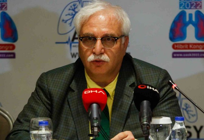 Koronavirüs Bilim Kurulu Üyesi Özlü: "Umarım Bu Yaz Pandemiyi Büyük Oranda Tamamlamış Oluruz"