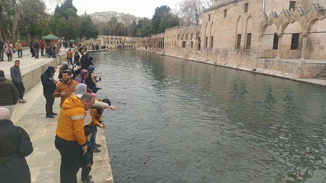 Balıklıgöl’de Berat Kandili Yoğunluğu