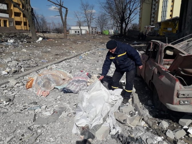 Ukrayna’da 3’ü Çocuk 5 Kişilik Aile Enkaz Altında Can Verdi