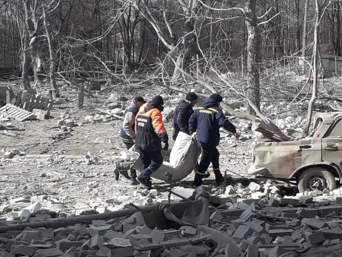 Ukrayna’da 3’ü Çocuk 5 Kişilik Aile Enkaz Altında Can Verdi