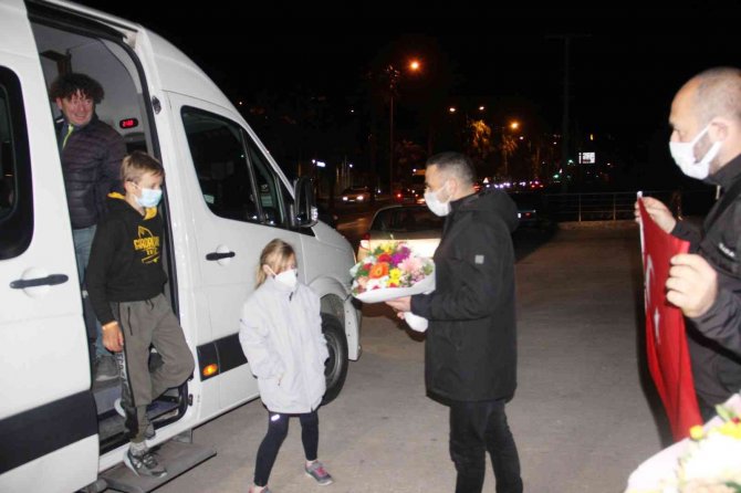 Ukrayna’ya Dönemeyen Minik Yelkencilere Bodrum Sahip Çıktı