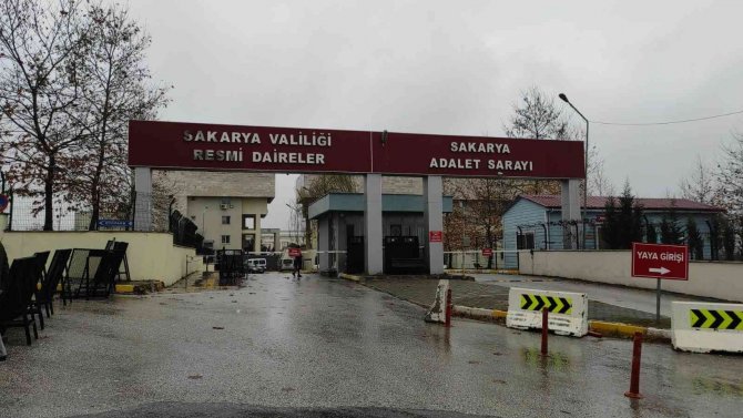 Fetö Firarisi Adil Öksüz’ün Yakınlarına Beraat Kararı