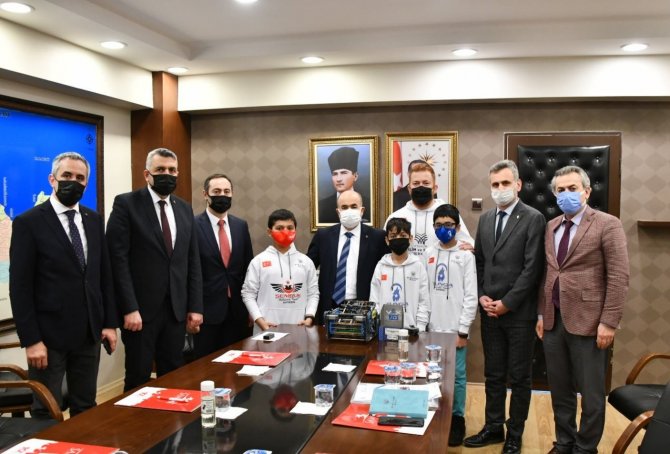 Vali Dağlı’dan Dünyanın En Büyük Robotik Yarışmasına Katılacak Gençlere Tebrik