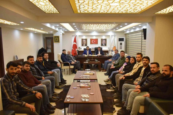 Başkan Çelik Ak Parti’li Gençlerle Buluştu