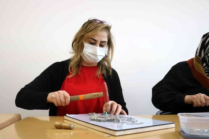 Sivas’ta Kadınlar Filografi İle Stres Atıyor