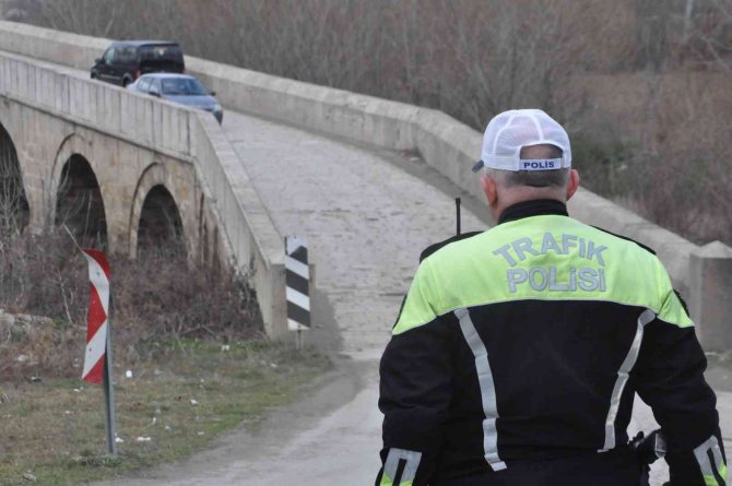 Ters Yöne Giren Sürücüden İlginç Bahane: "Sadece Ben Değil Herkes Kullanıyor”