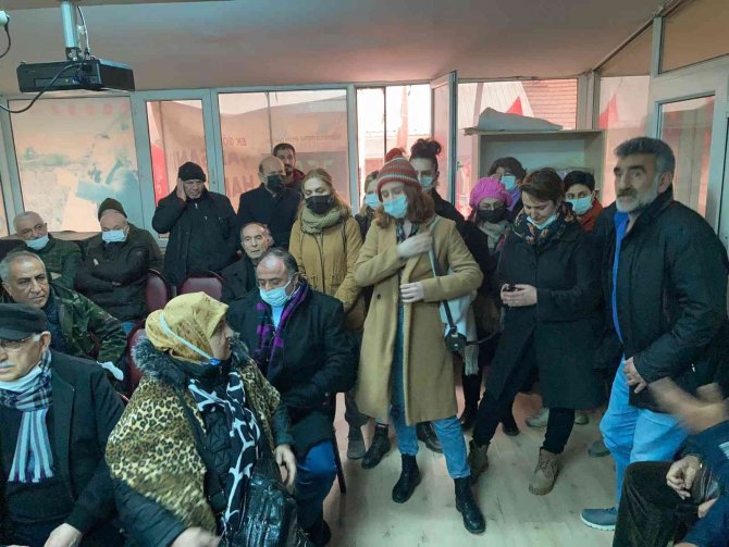 Tacizle Suçlanan Chp İlçe Başkanının Toplantısında Arbede