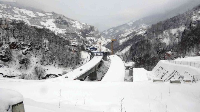Yeni Zigana Tüneli İnşaatında Kara Kışa Rağmen Çalışmalar Tüm Hızı İle Devam Ediyor
