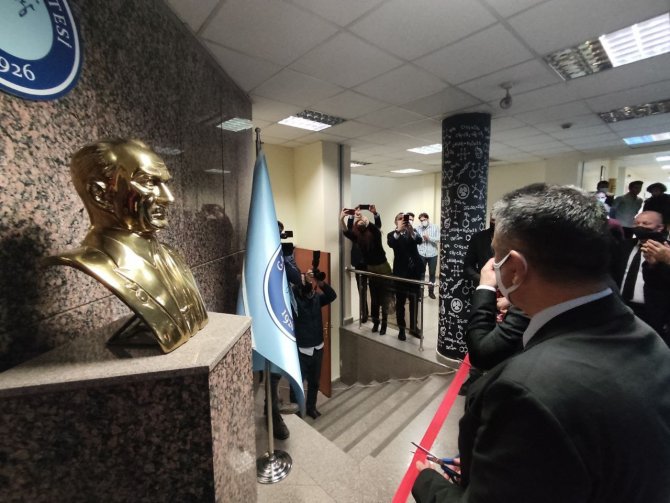 Prof. Dr. Aziz Sancar’ın Adı Gazi Üniversitesi’ndeki Amfiye Verildi