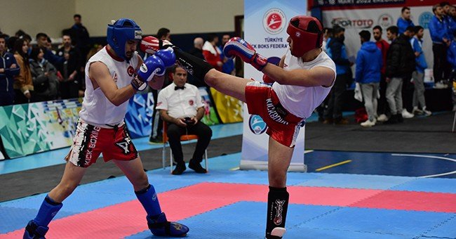 Üniversiteler Türkiye Kick Boks Şampiyonası Etü Ev Sahipliğinde Başladı