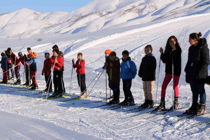 Mart Ayında Yağan Kar Kayak Sezonunu Uzattı