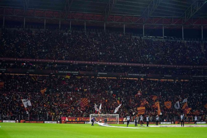 Uefa Avrupa Ligi: Galatasaray: 0 - Barcelona: 0 (Maç Devam Ediyor)