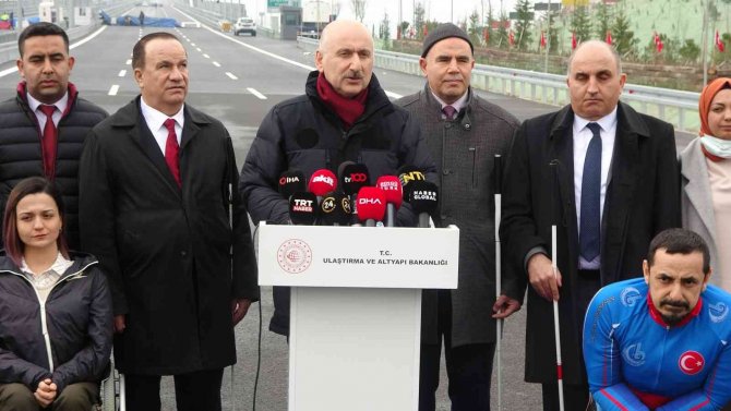 Bakan Karaismailoğlu, Engelli Vatandaşlarla 1915 Çanakkale Köprüsü’nde Yürüdü