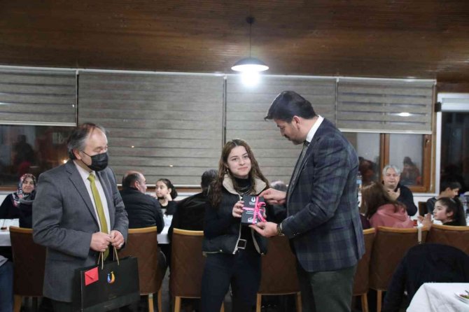 Ürgüp Belediyesi, Deneme Sınavlarında İ̇lk 10’a Giren Öğrencileri Ödüllendirdi