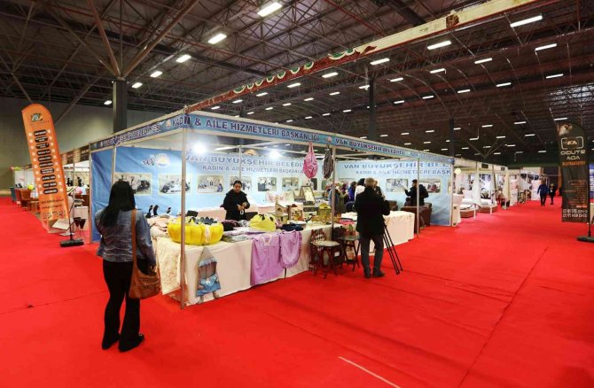 Van Büyükşehir Belediyesi ‘Mobilya Ve Evlilik Hazırlıkları Fuarı’nda Yerini Aldı