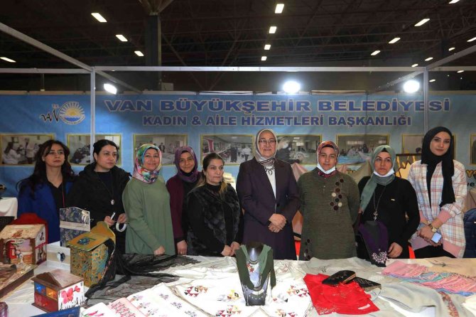 Van Büyükşehir Belediyesi ‘Mobilya Ve Evlilik Hazırlıkları Fuarı’nda Yerini Aldı