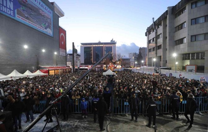 Manuş Baba Van’da Sevenleriyle Buluştu
