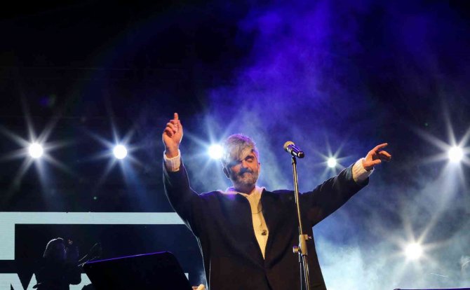 Manuş Baba Van’da Sevenleriyle Buluştu