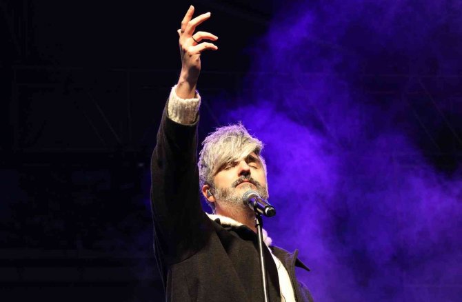 Manuş Baba Van’da Sevenleriyle Buluştu