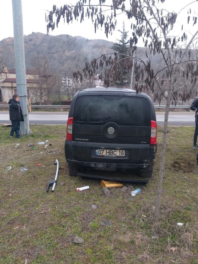 Bilecik’te Trafik Kazası: 3 Kişi Yaralandı