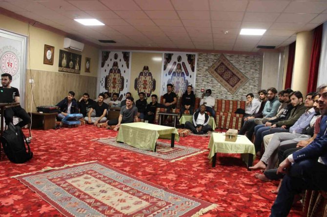Kültürler Öğrenci Yurdunda Görüşüldü