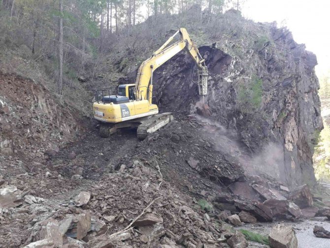 Alanya Beldibi’nde Heyelana Yol Açan Tepe Tıraşlanıyor