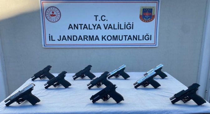 Silah Kaçakçısı Valizi Çöpe Atıp Kaçarken Yakalandı