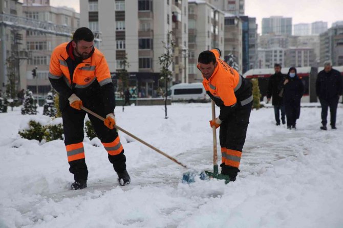 Atakum Belediyesi’nden Aralıksız Kar Mücadelesi