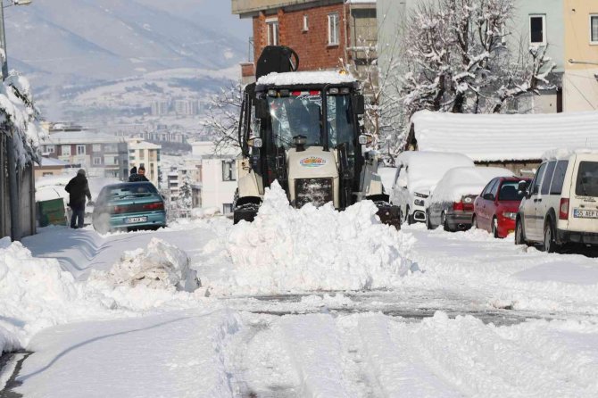 Atakum Belediyesi’nden Aralıksız Kar Mücadelesi