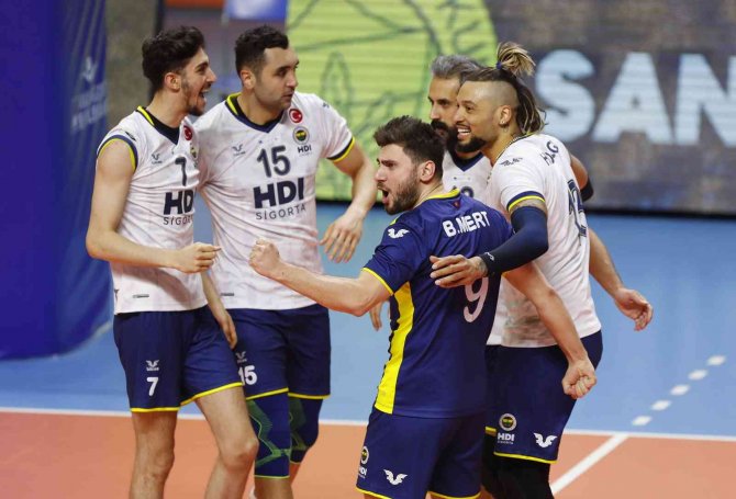 Efeler Ligi: Fenerbahçe Hdı Sigorta: 3 - Arkas: 0