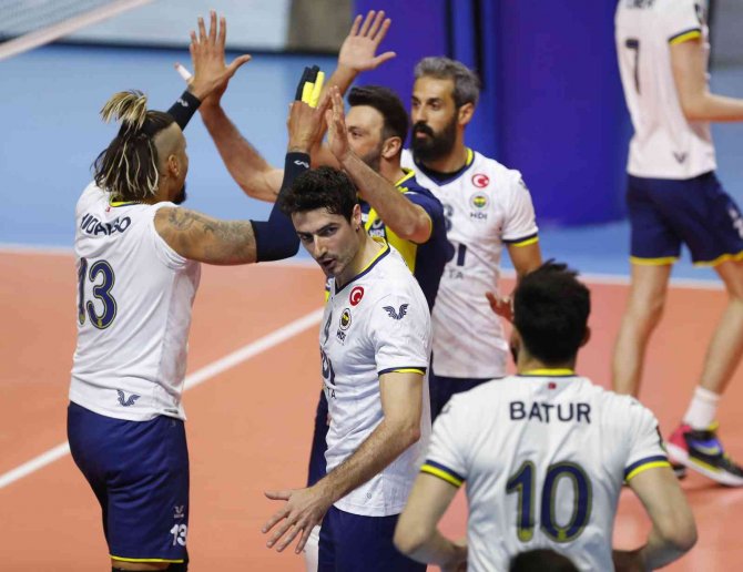 Efeler Ligi: Fenerbahçe Hdı Sigorta: 3 - Arkas: 0