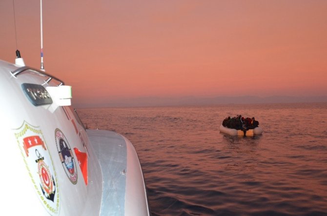 Ayvalık’ta 26 Düzensiz Göçmen Kurtarıldı
