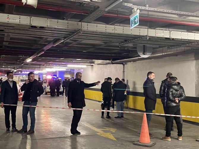 Alışveriş Merkezinde Koca Dehşeti: Eşini Vurup İntihar Etti