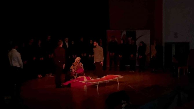 Batman Üniversitesinden Duygulandıran Çanakkale Oratoryosu