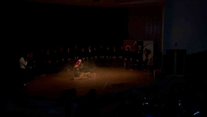 Batman Üniversitesinden Duygulandıran Çanakkale Oratoryosu
