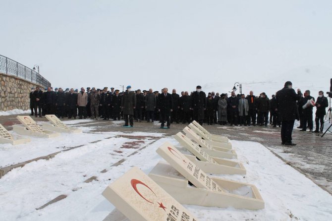 18 Mart Çanakkale Zaferi Ve Şehitleri Kar Yağışı Altında Anıldı