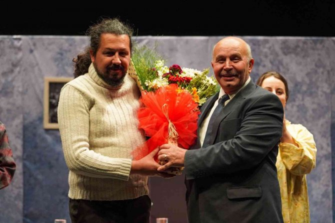 Bilecik Belediyesi Tiyatro Kulübü ‘Ocak’ İle Gala Yaptı