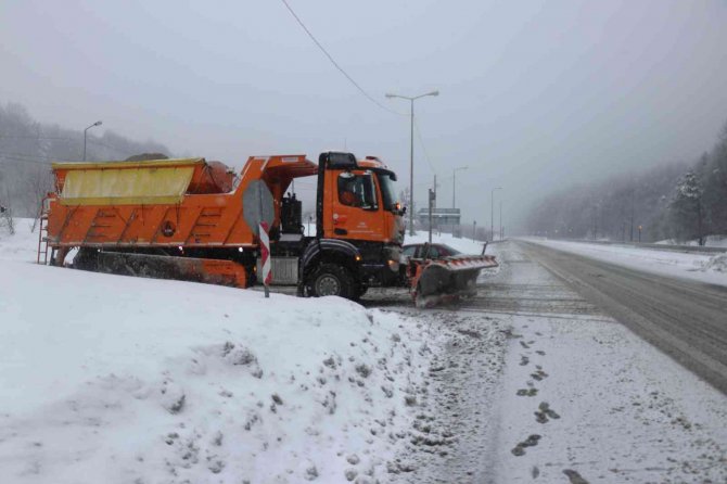 Bolu Dağı’nda Kar Yağışı Şiddetini Artırdı