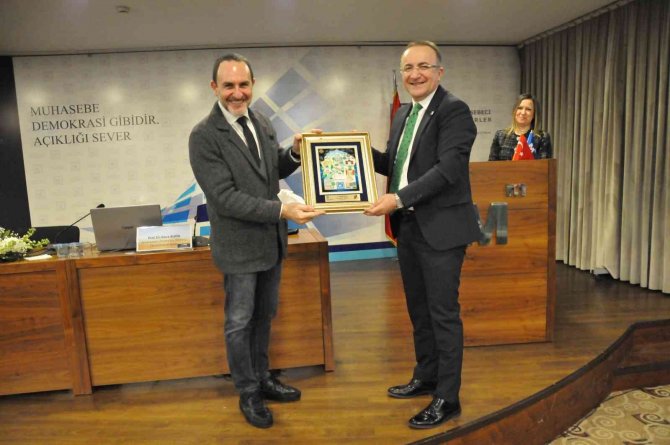 Prof. Dr. Emre Alkin: "Suya Düşmeden Evvel Yüzmeyi Öğrenmeli"