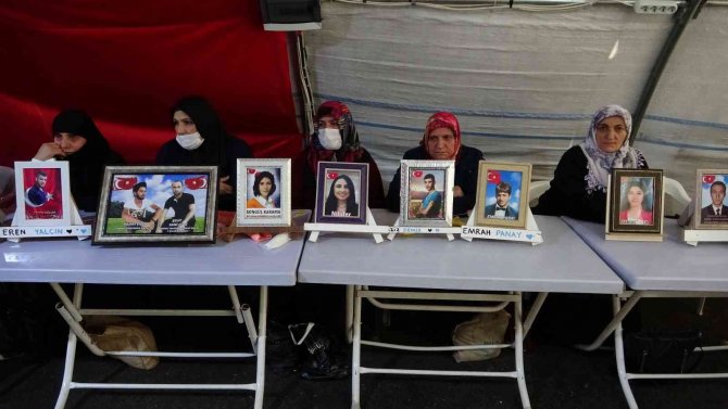 Terör Mağduru Aileler 928 Gündür Diyarbakır’da Evlatlarının Yolunu Gözlüyor