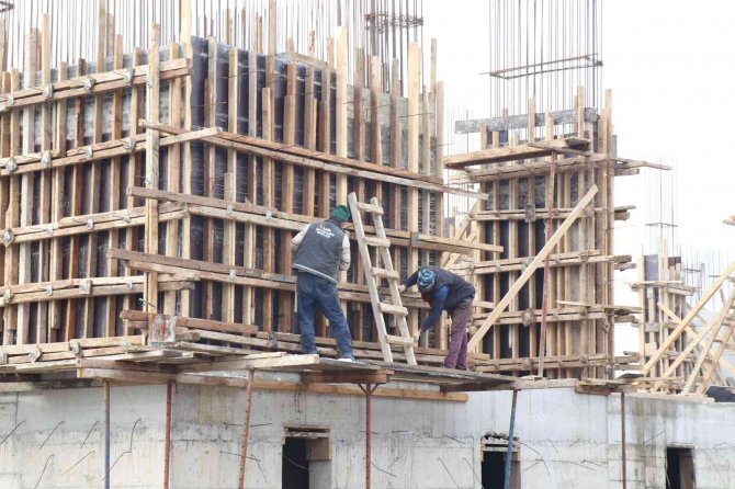 Azmimilli Okulunda Çalışmalar Hız Kesmiyor