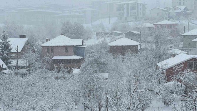 Yoğun Kar Yağışı Şehirde Etkili Oluyor
