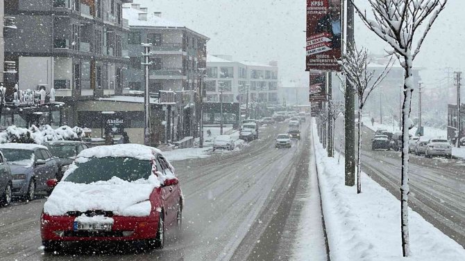 Yoğun Kar Yağışı Şehirde Etkili Oluyor