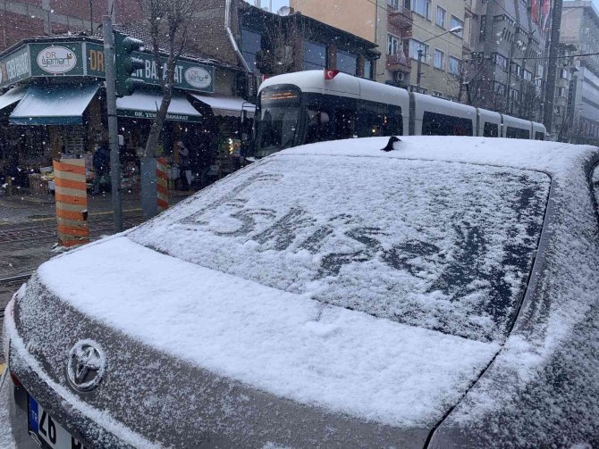 Eskişehir’de Şaşırtan Yoğun Kar Yağışı