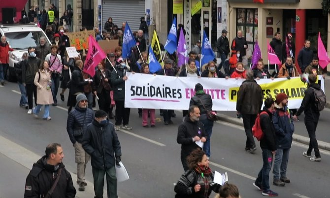 Fransa’da Emekliler Sokağa İndi